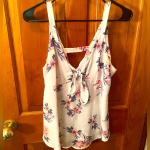 Lg (fits like a medium) tank with cute bow